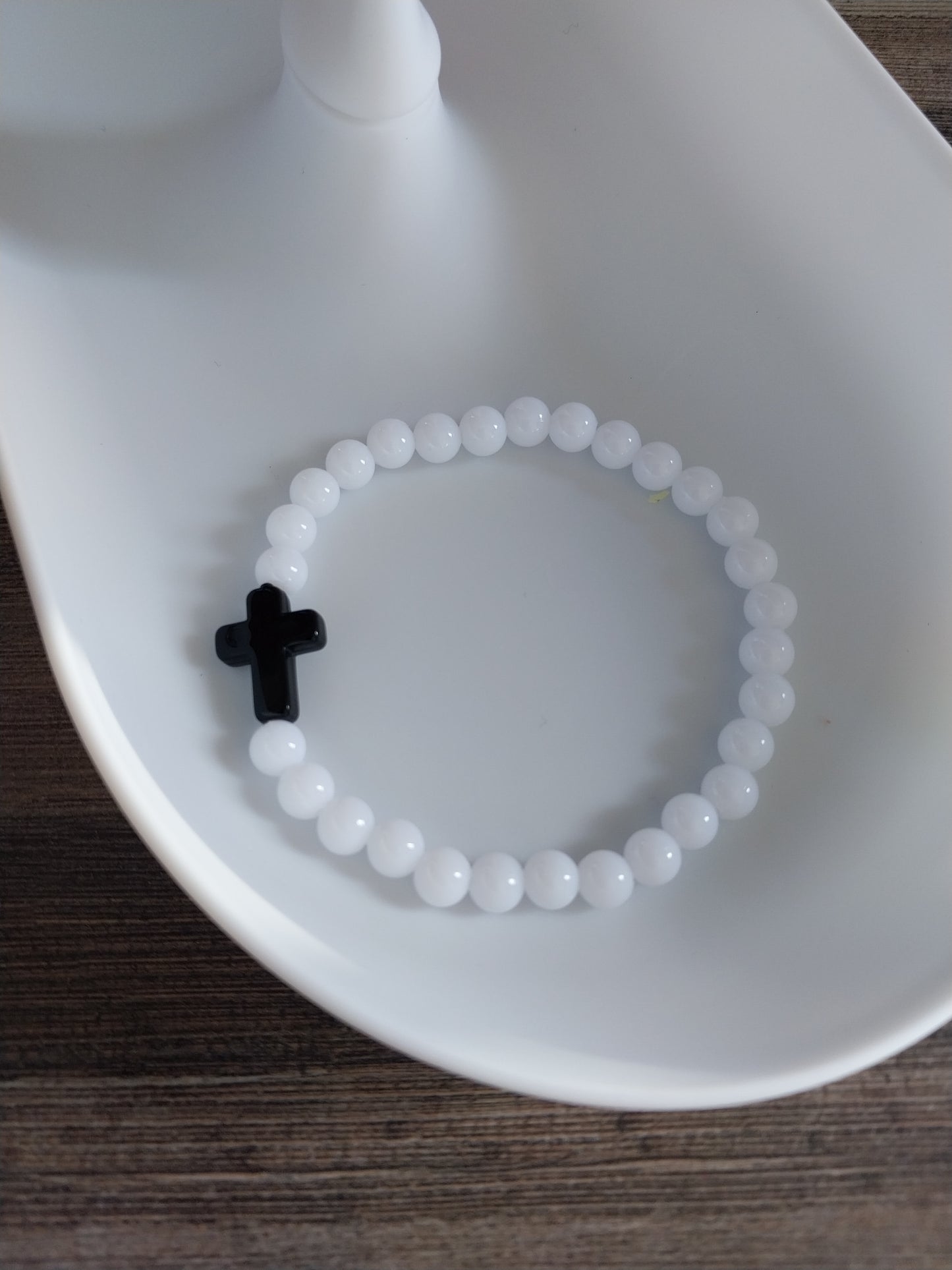 Beaded bracelet with cross