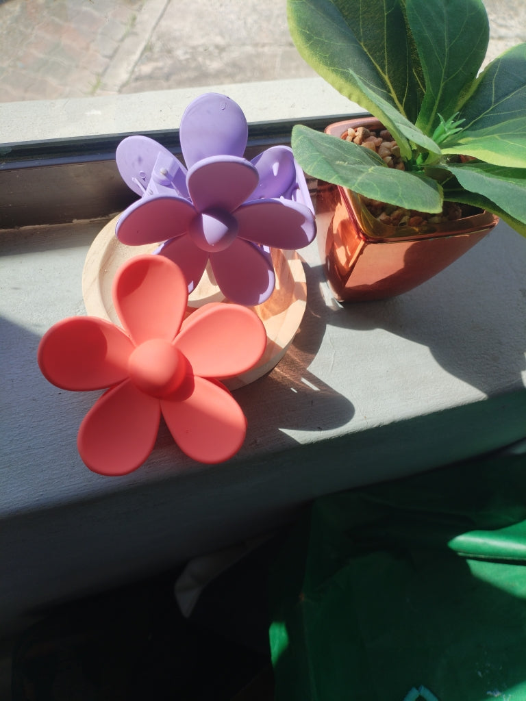 Flower hair claws